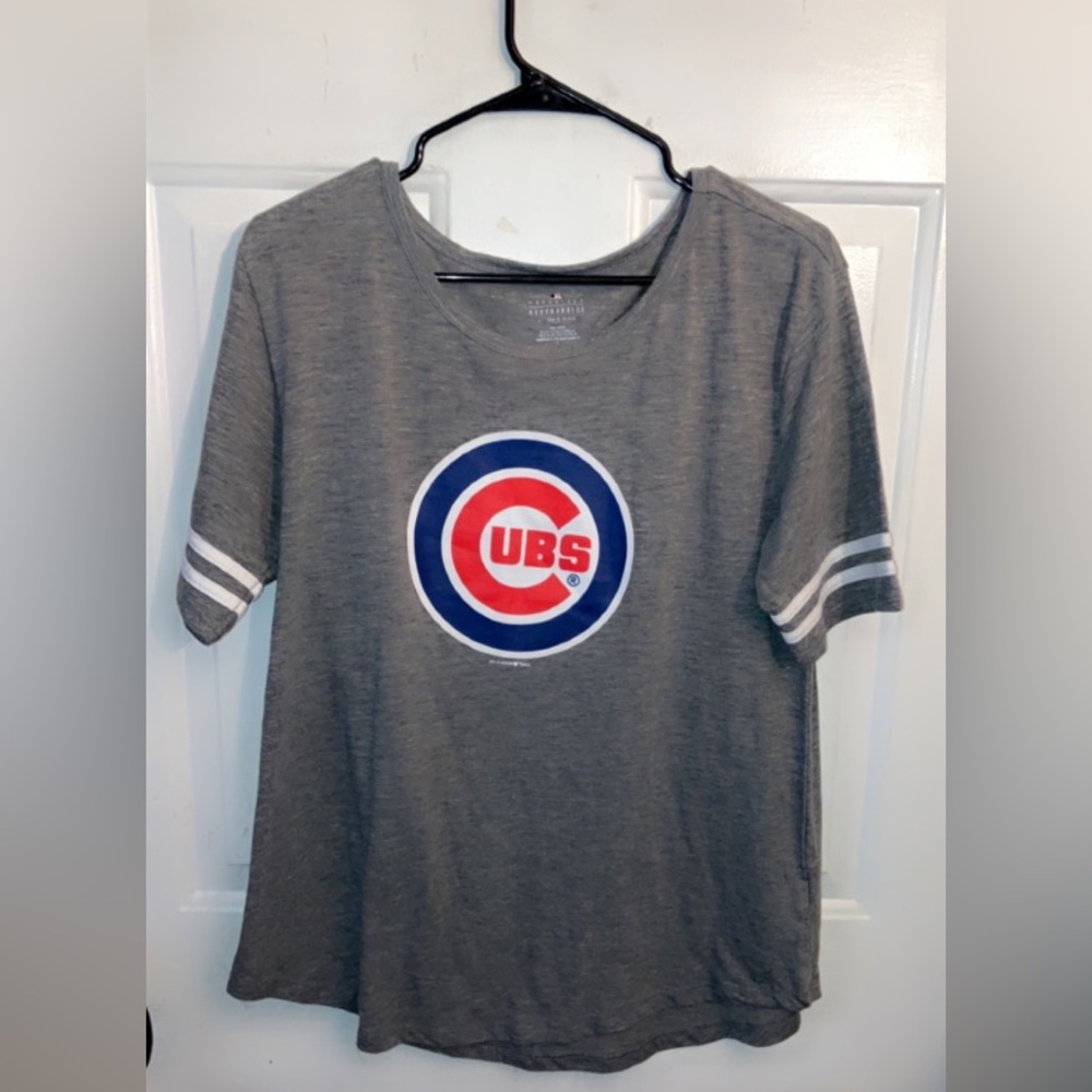 Woman’s Chicago cubs shirt